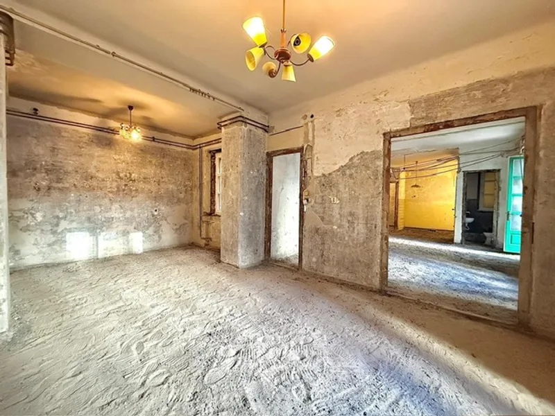 1095 Budapest 9. kerület - Mester utcai teljesen felújítandó jó lehetőségekkel!