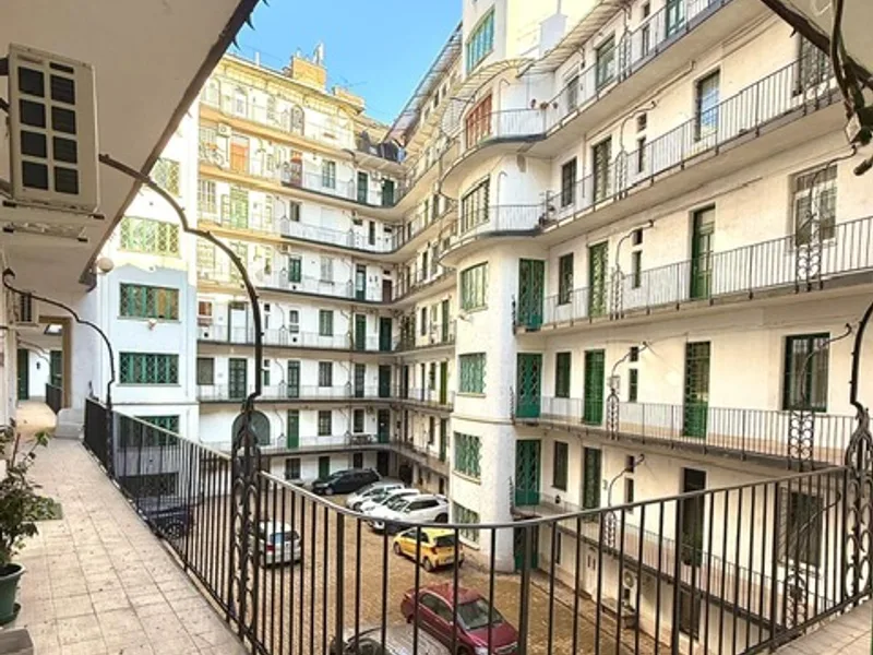 1095 Budapest 9. kerület - Mester utcai teljesen felújítandó jó lehetőségekkel!