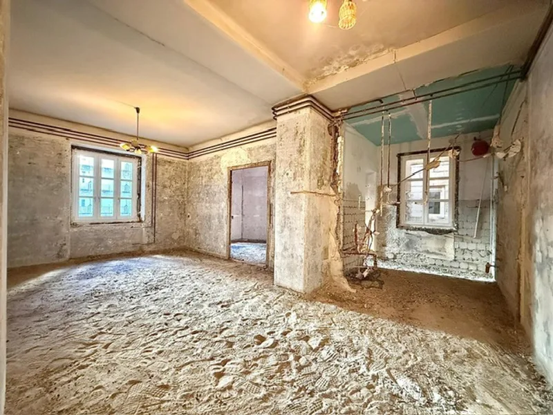 1095 Budapest 9. kerület - Mester utcai teljesen felújítandó jó lehetőségekkel!