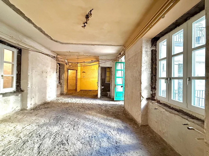1095 Budapest 9. kerület - Mester utcai teljesen felújítandó jó lehetőségekkel!