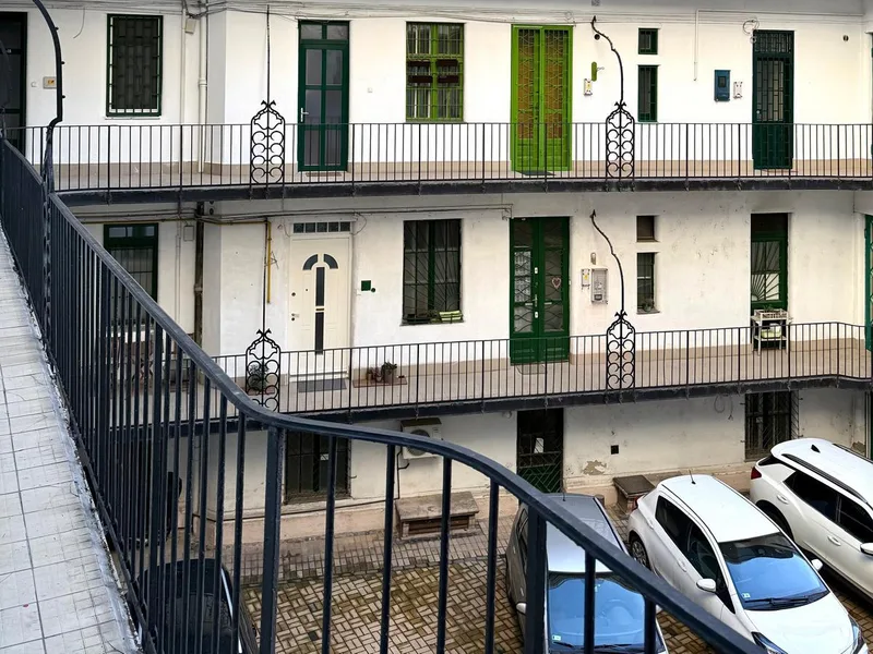 1095 Budapest 9. kerület - Mester utcai teljesen felújítandó jó lehetőségekkel!