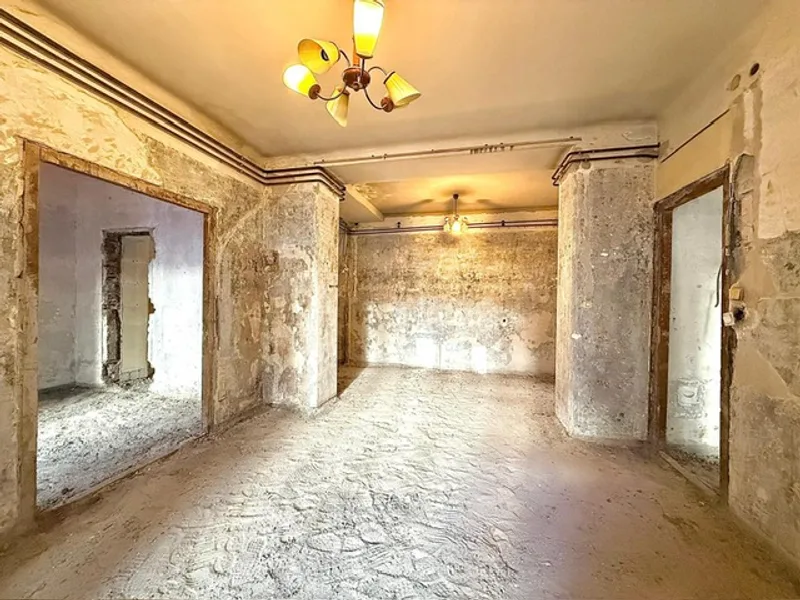 1095 Budapest 9. kerület - Mester utcai teljesen felújítandó jó lehetőségekkel!