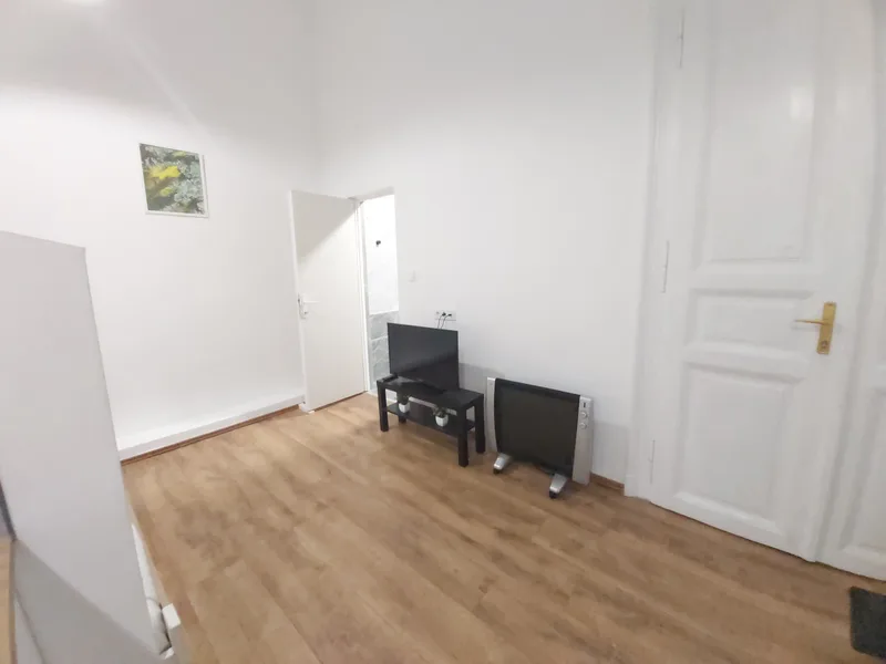 BEFEKTETŐK FIGYELEM, 2 LAKÁS 1 ÁRÁÉRT!